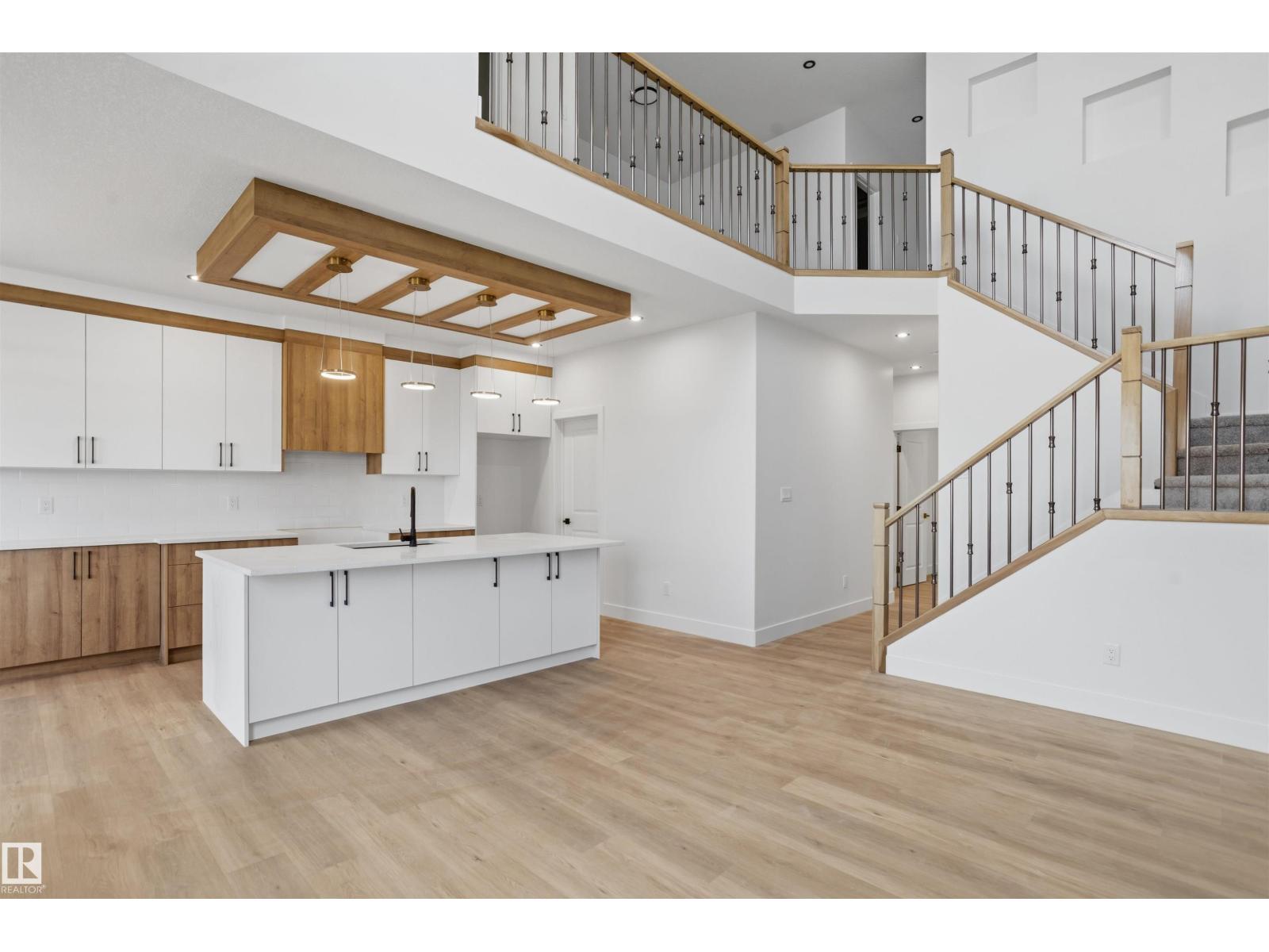 24 Munn WY - Image 20
