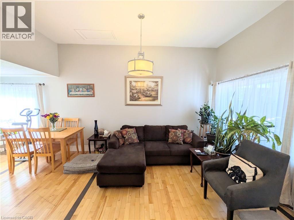 7 CAMPBELL Avenue - 5