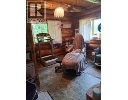 Enclosed porch - 24014 W 16 Highway, Smithers, BC V0J2N0 Photo 6