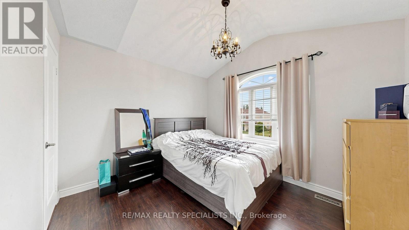 176 ROYAL VALLEY DRIVE - Image 32