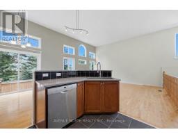 141 Gladeview Private, Ottawa, ON K1T4C4 Photo 13