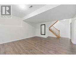141 Gladeview Private, Ottawa, ON K1T4C4 Photo 37