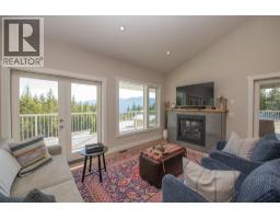 Living room - 6137 Line 17 Road, Magna Bay, BC V0E1M7 Photo 13