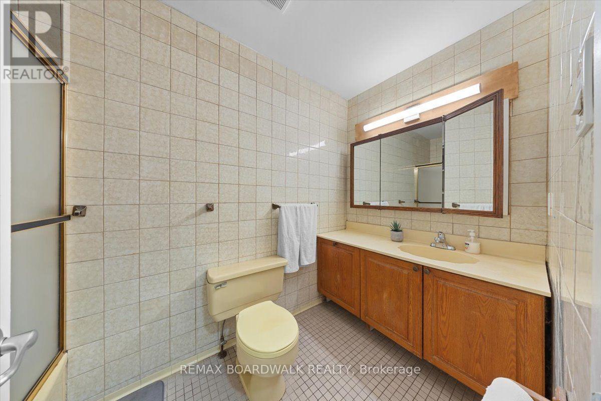 1864 LENESTER AVENUE W - Image 24