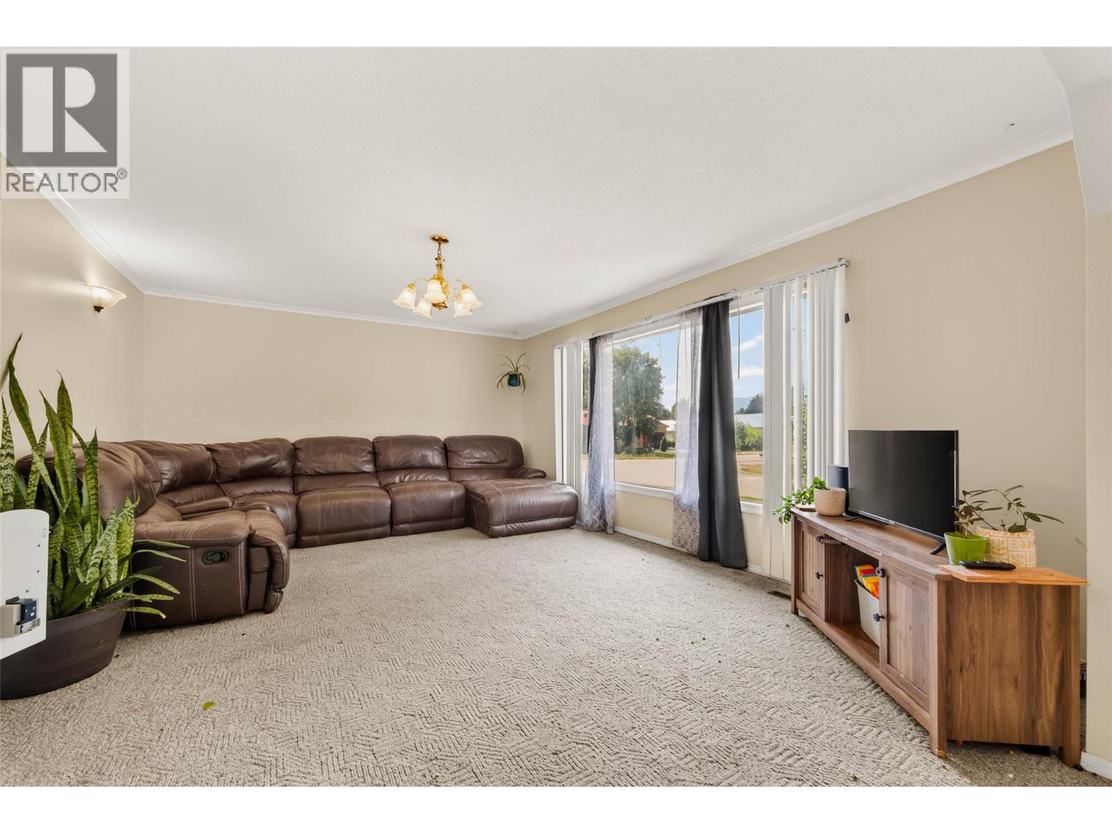 115 Second Street, Salmo