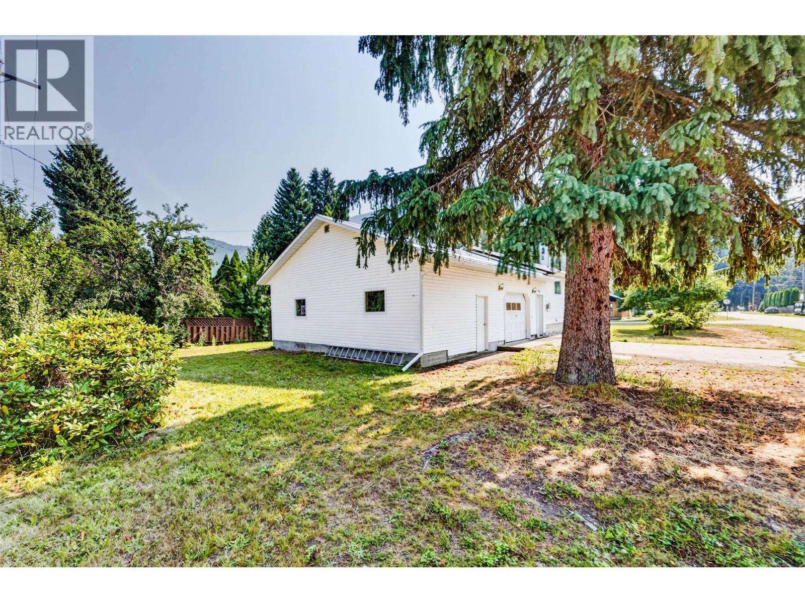 115 Second Street, Salmo