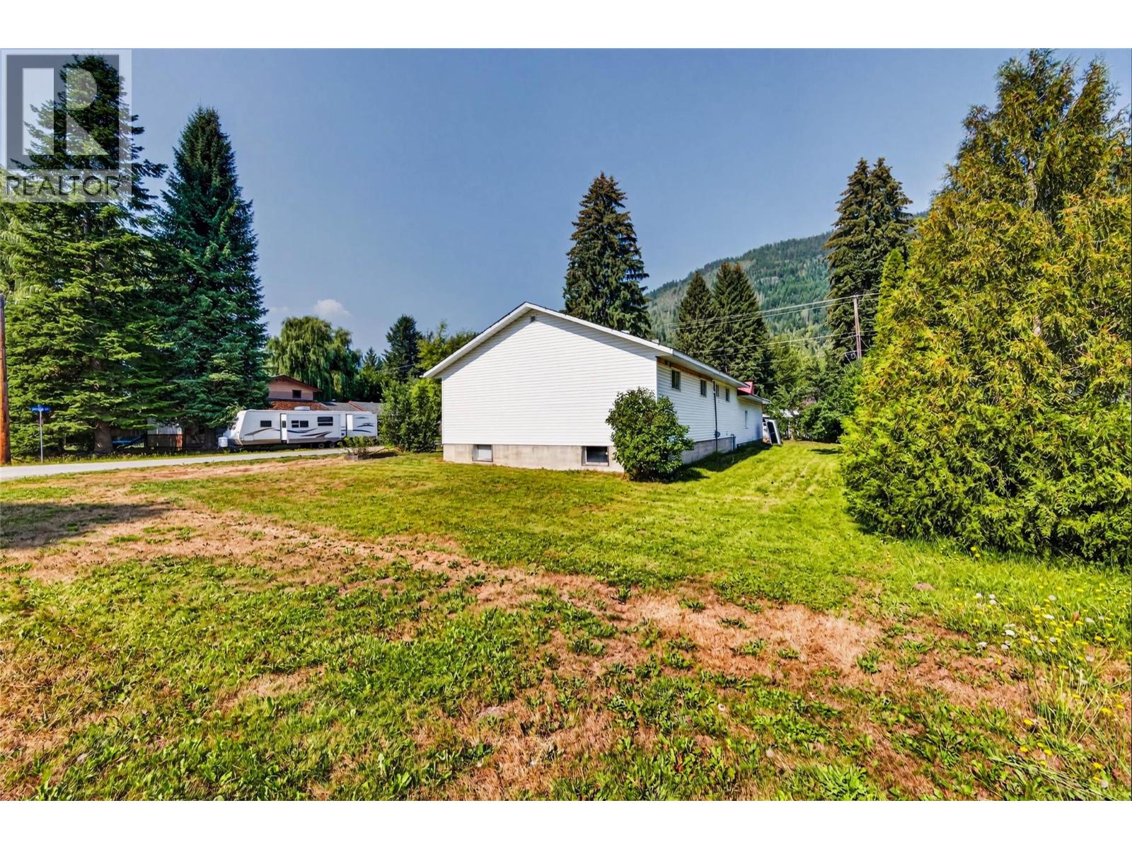 115 Second Street, Salmo