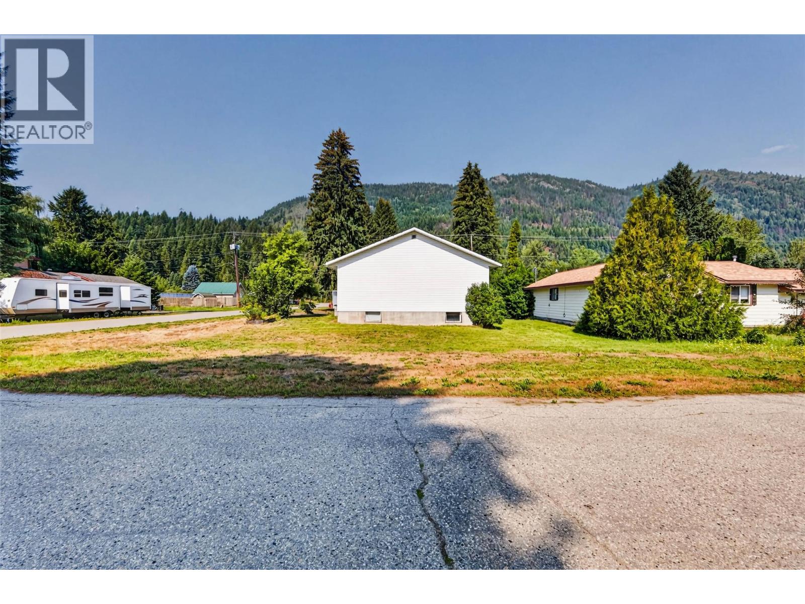 115 Second Street, Salmo