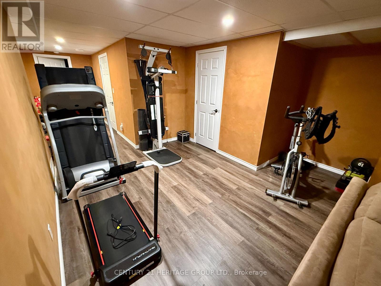 49 SHORE CRESCENT - 31