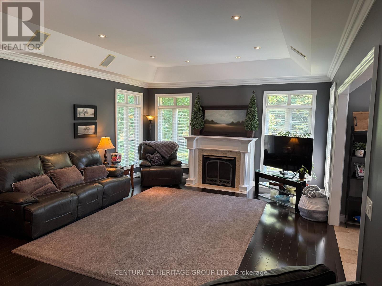 49 SHORE CRESCENT - Image 8