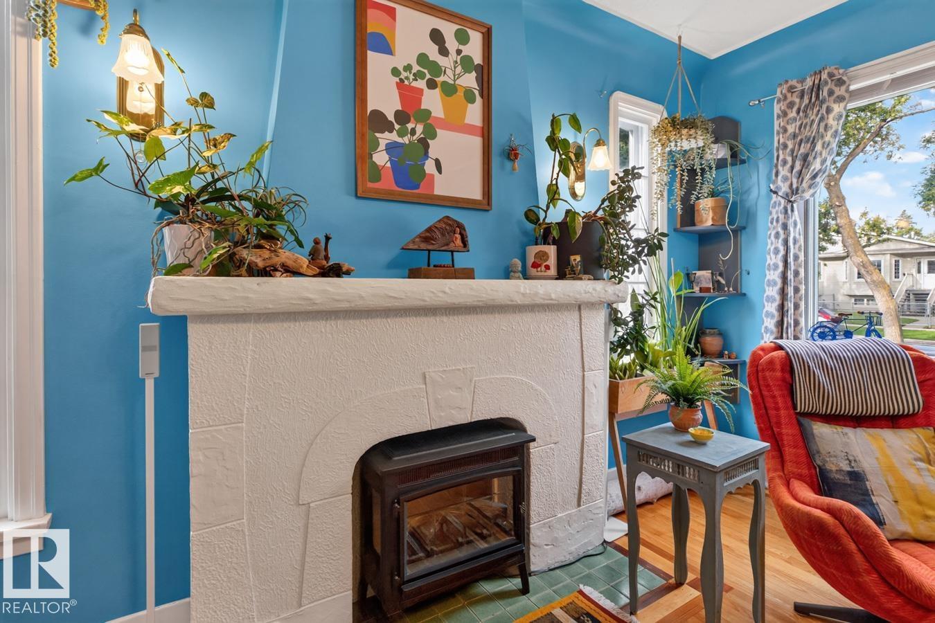 11941 83 ST NW - 10