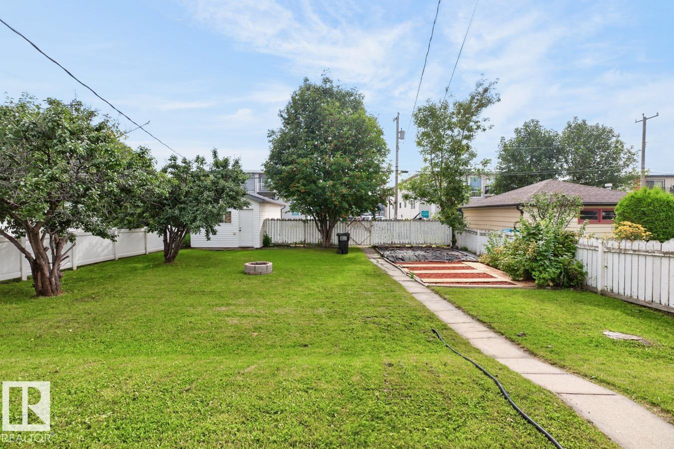 11941 83 ST NW - 34