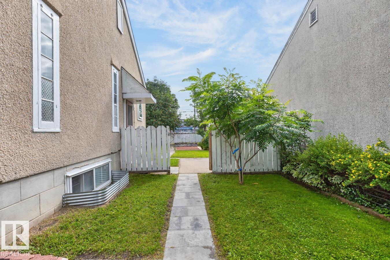 11941 83 ST NW - 38