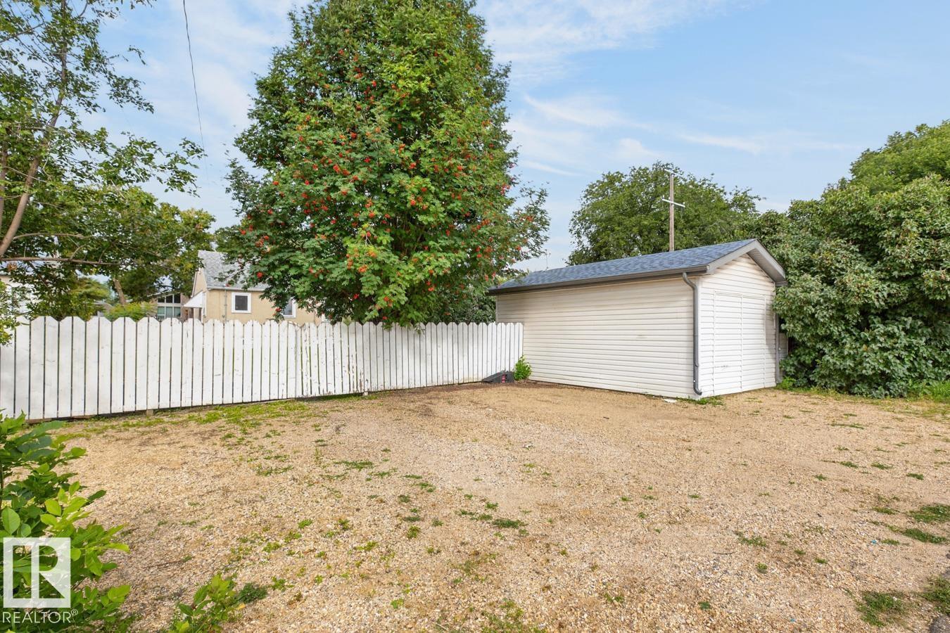 11941 83 ST NW - Image 39