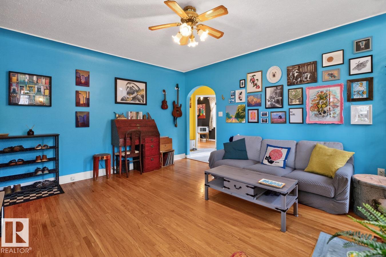 11941 83 ST NW - 9