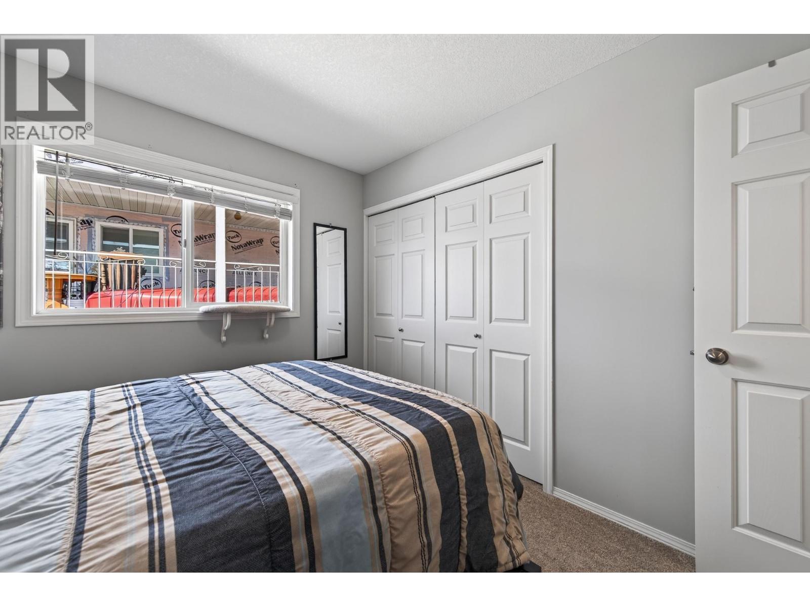 1760 NORTH RIVER Drive - Image 16