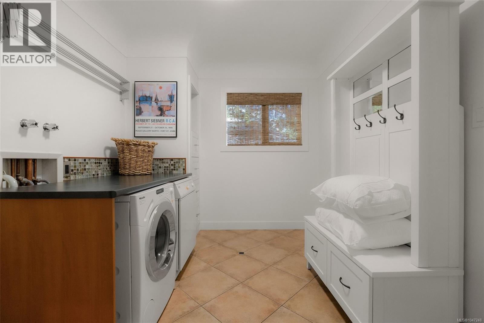 1680 Ash Rd - Image 36