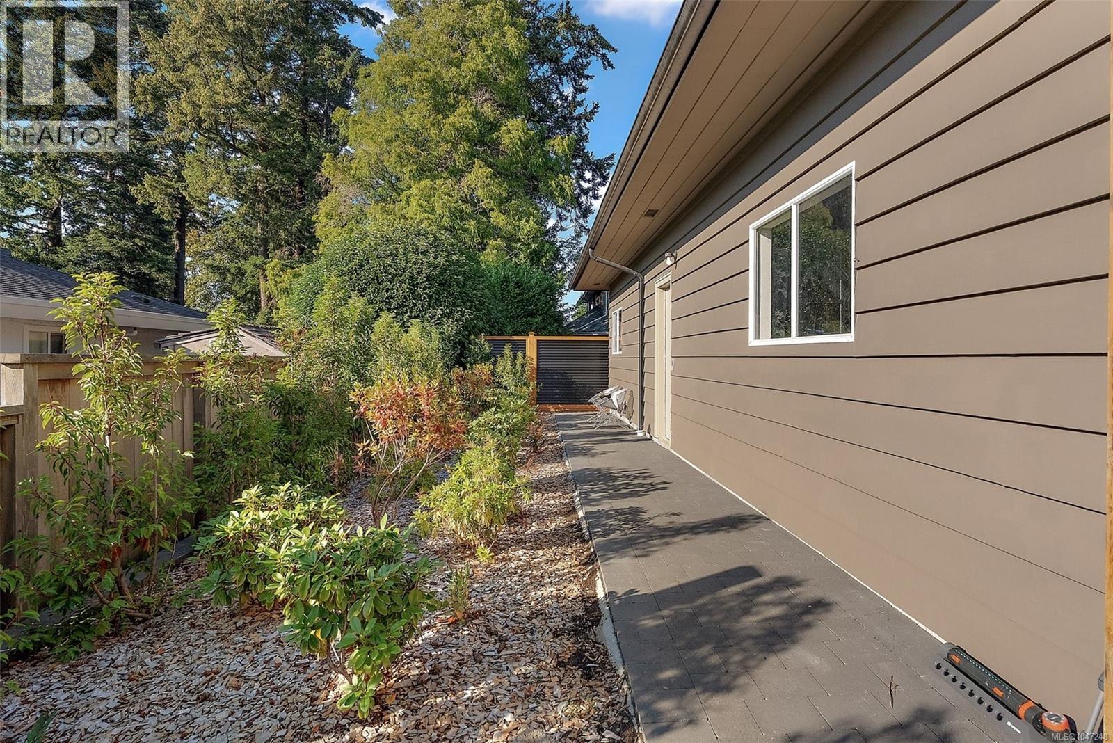 1680 Ash Rd - Image 41