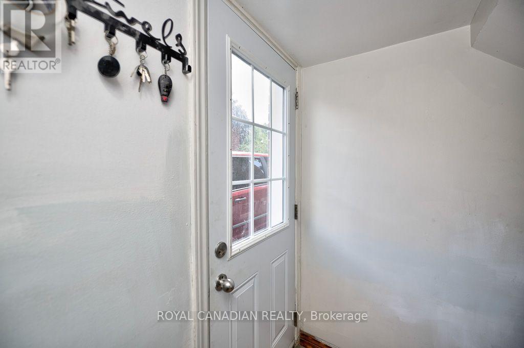 974 QUEENSDALE AVENUE E - 16