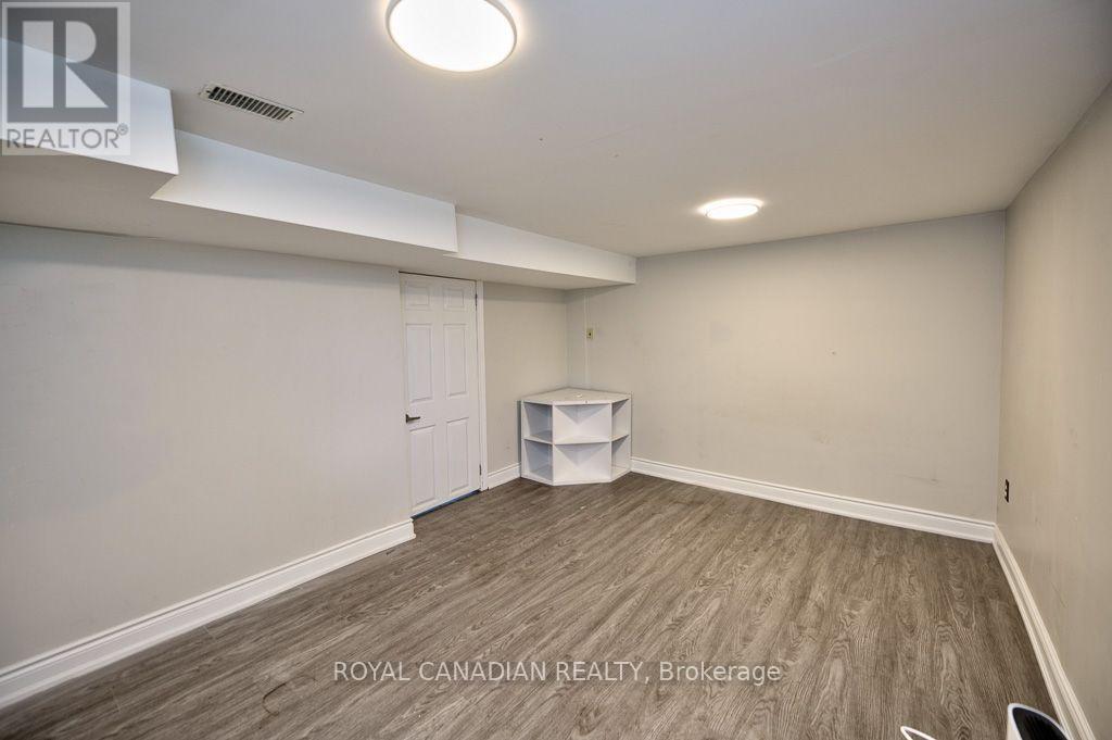 974 QUEENSDALE AVENUE E - 21
