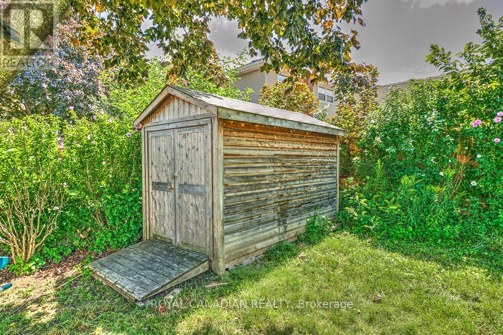 974 QUEENSDALE AVENUE E - 24