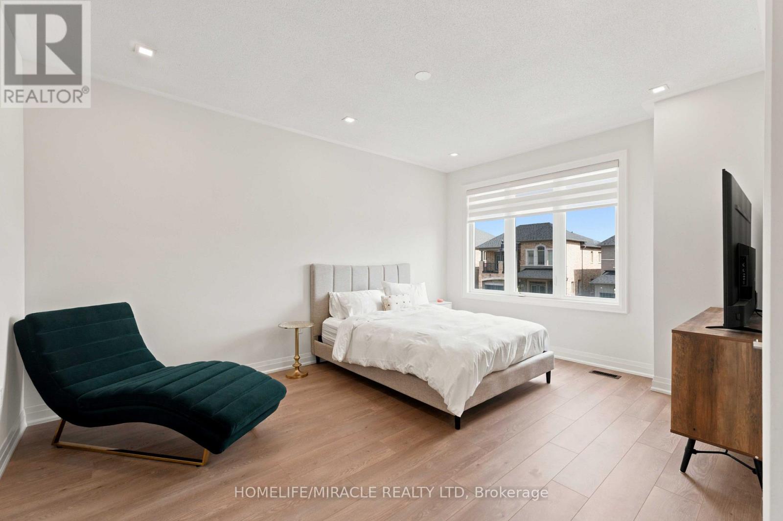19 KENESKY DRIVE - 35