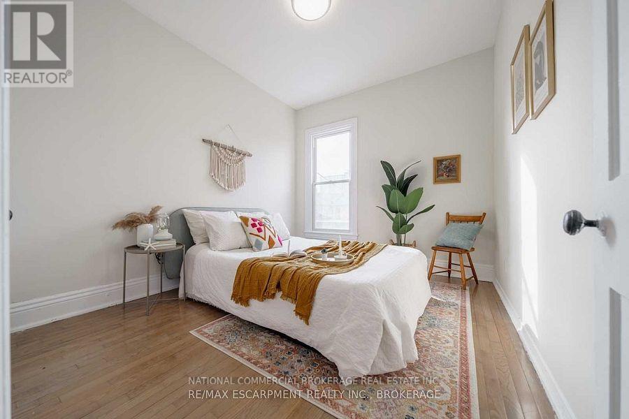 138 VICTORIA AVENUE N - 22