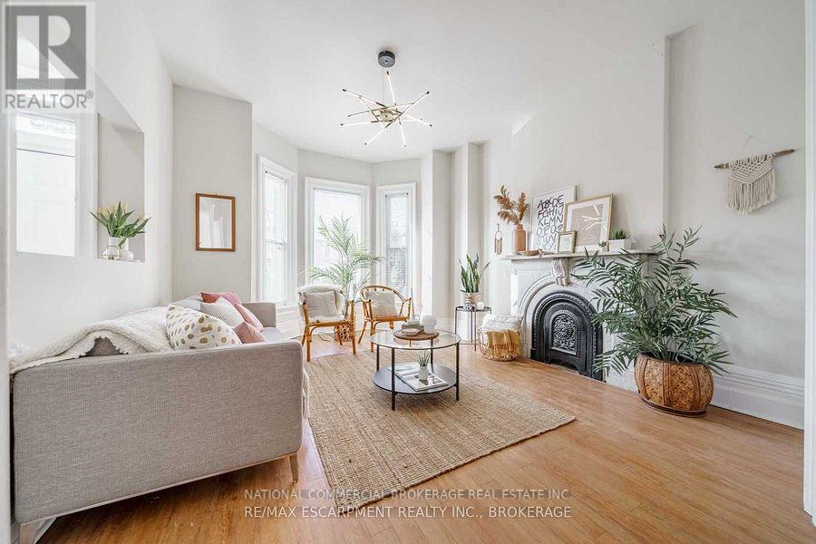 138 VICTORIA AVENUE N - 18