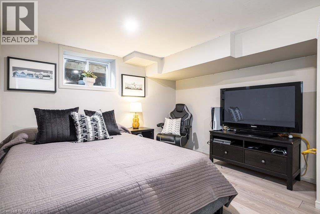 78 PAISLEY Avenue N - Image 38