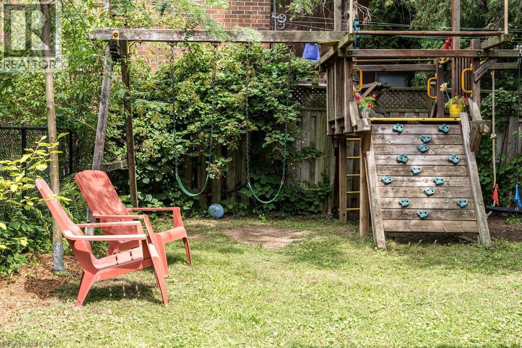 78 PAISLEY Avenue N - Image 45