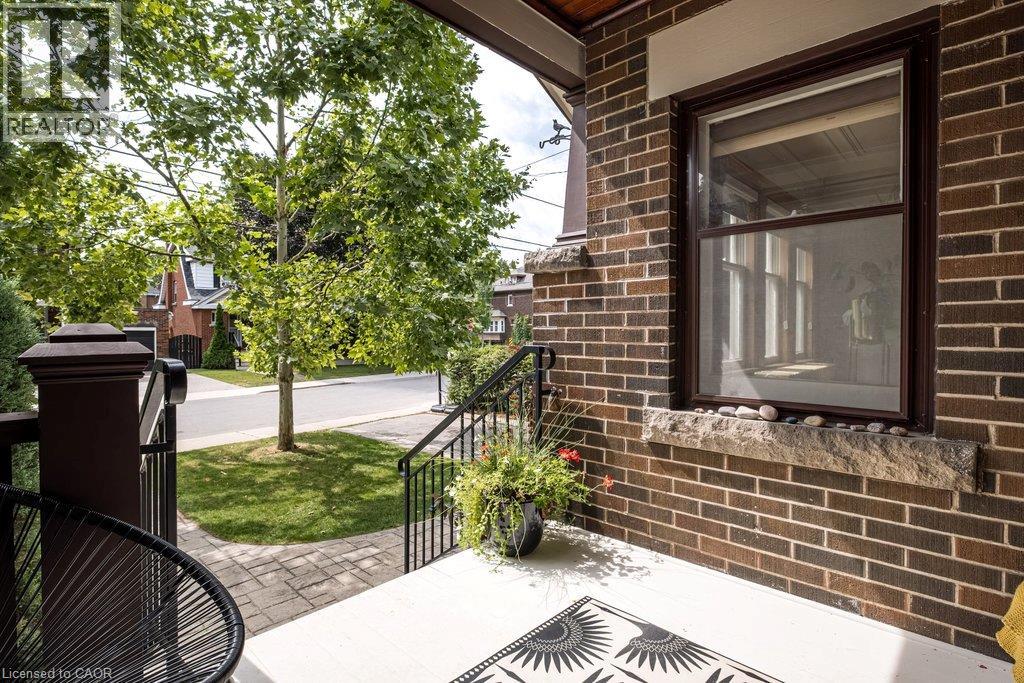 78 PAISLEY Avenue N - Image 46