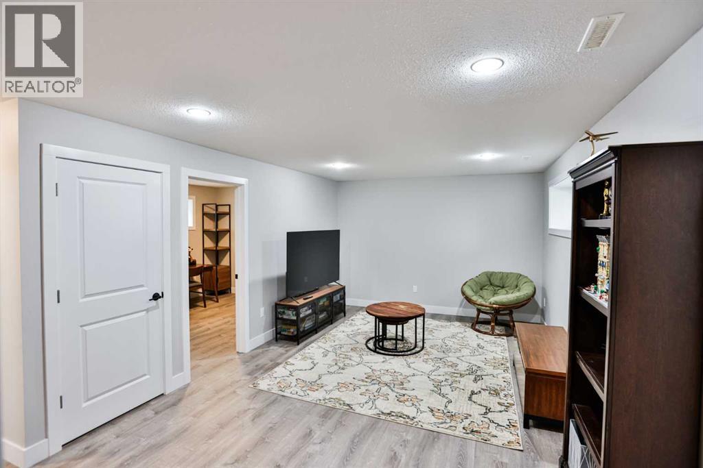 630 Moonlight Lane W - Image 19