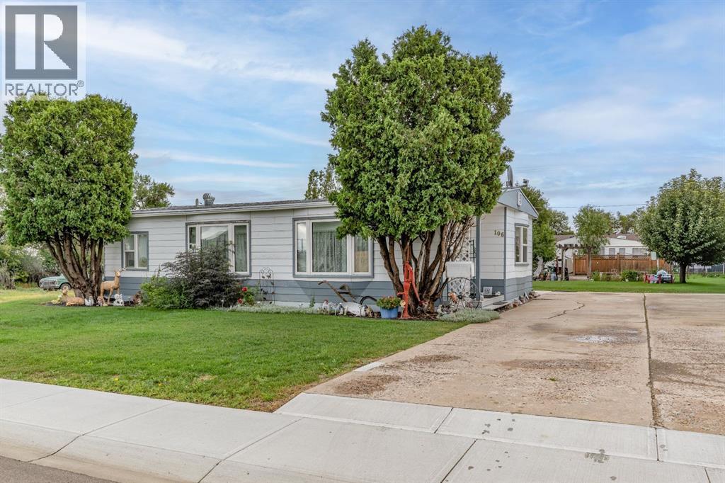 Property for sale at 106 2 Street NE