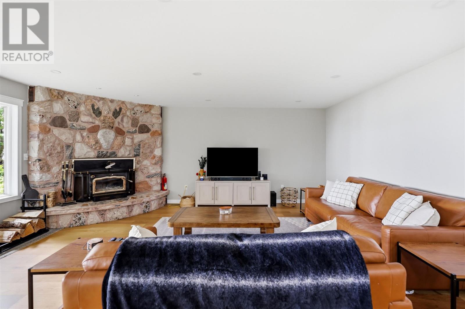 15 Dominion Park DR - Image 11