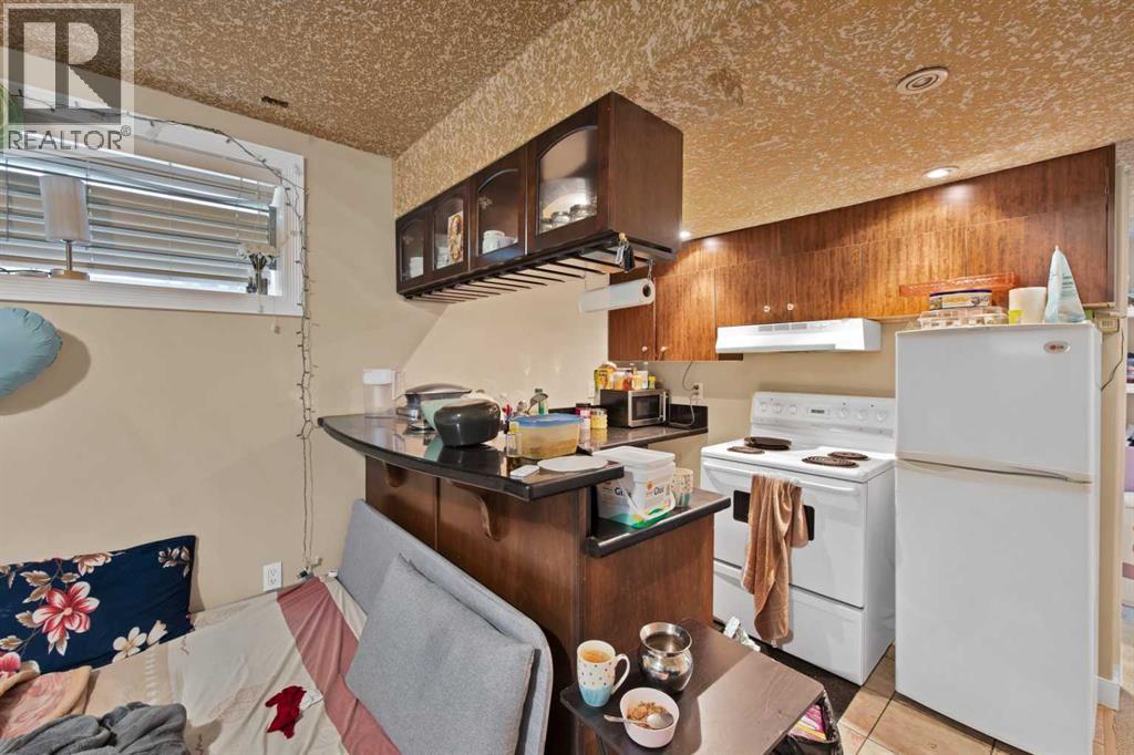 77 Saddleland Drive NE - 30