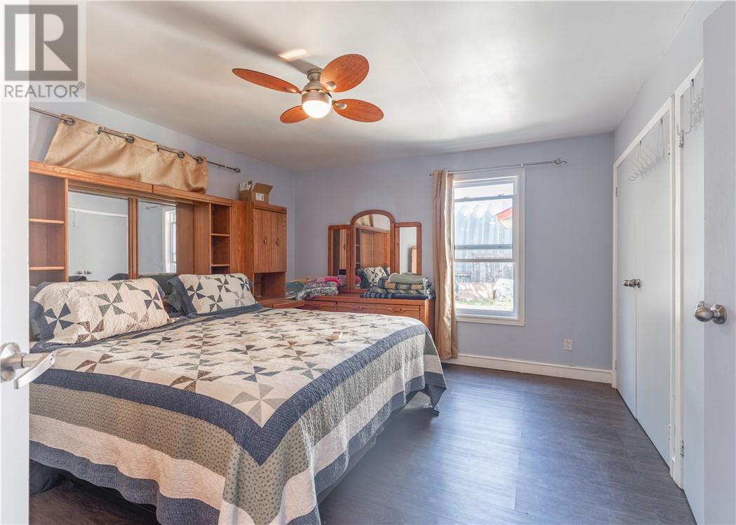 162 Riverside Drive West - 14