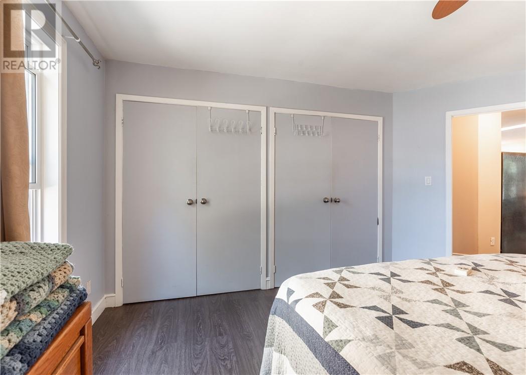 162 Riverside Drive West - 15