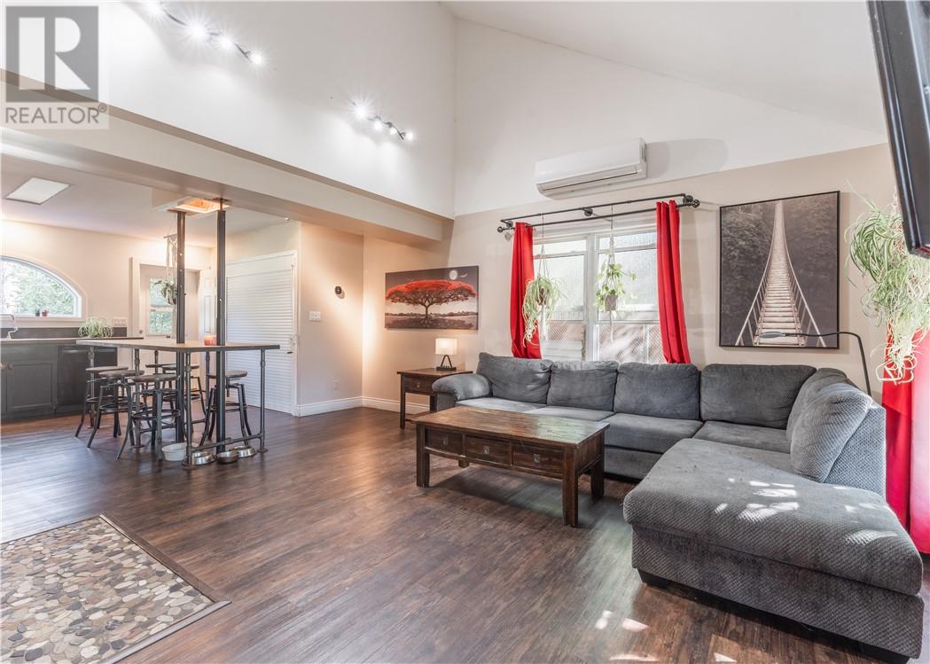 162 Riverside Drive West - 6