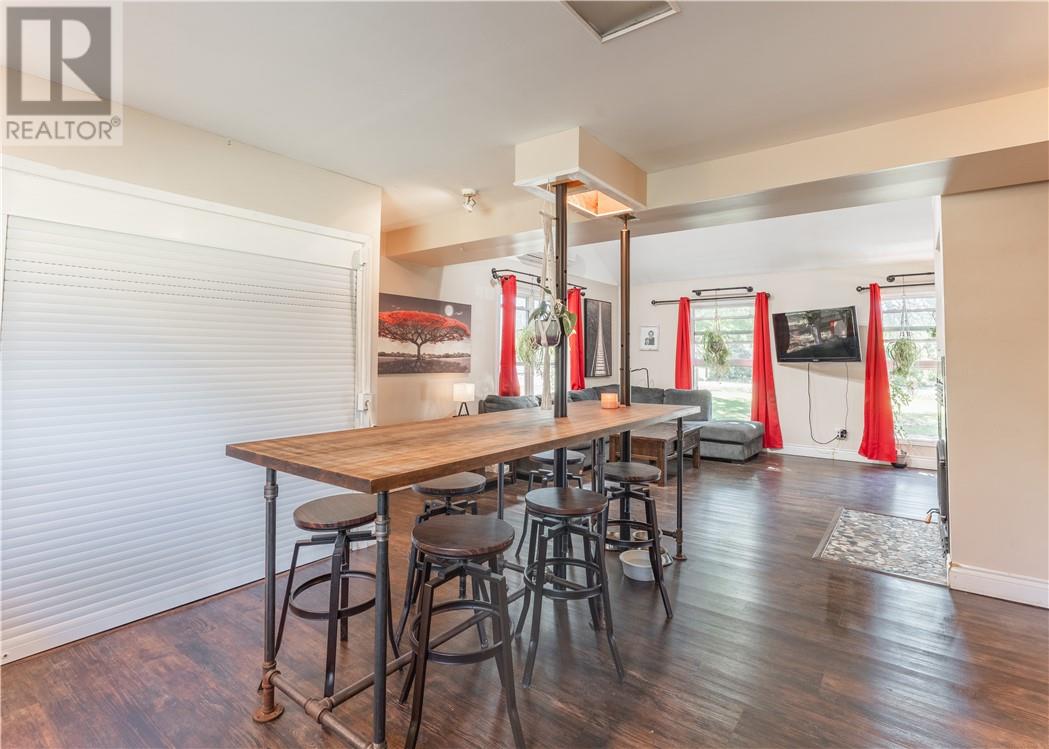 162 Riverside Drive West - Image 8
