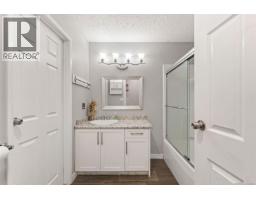 Bathroom - 4 524 Rosehill St, Nanaimo, BC V9S1E6 Photo 8