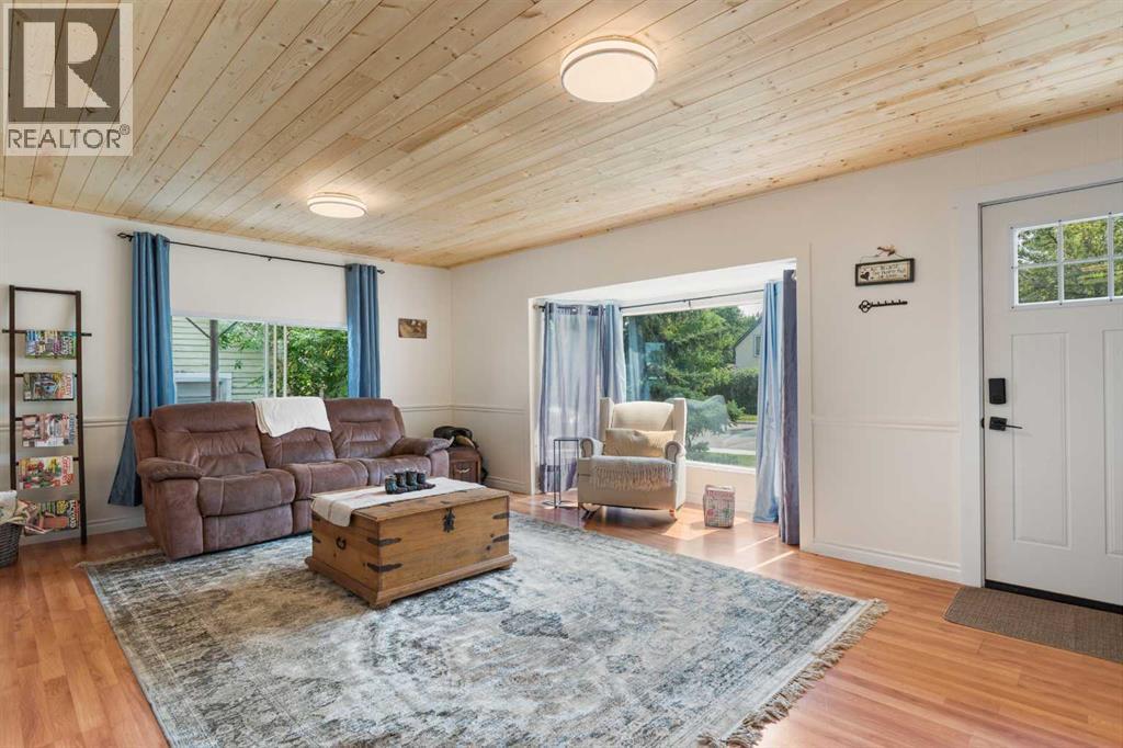 334 4 Avenue SE - 2