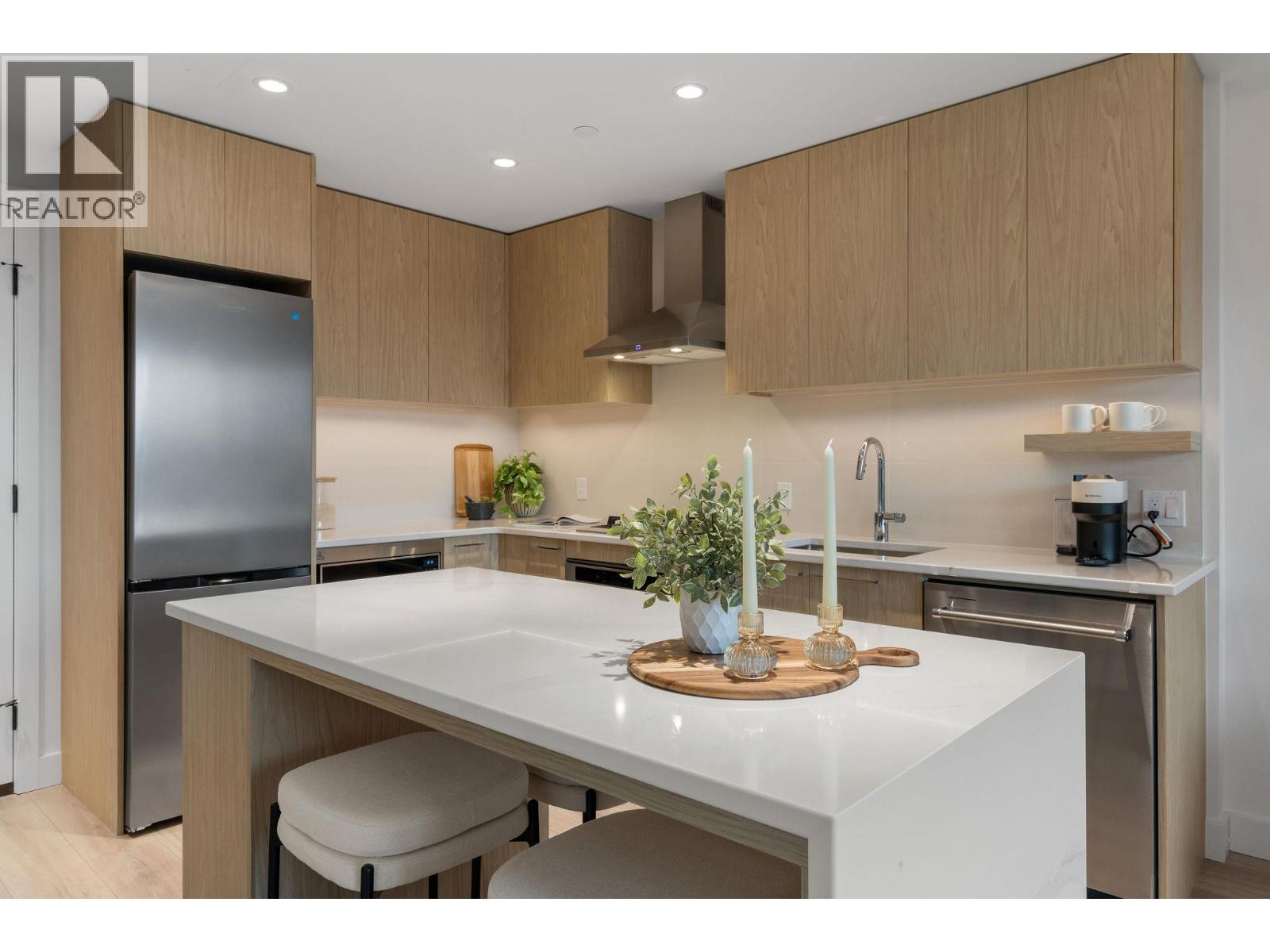 #206 3051 Abbott Street - Image 3