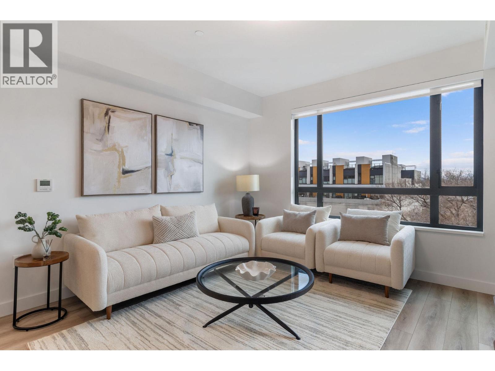 #206 3051 Abbott Street - Image 7