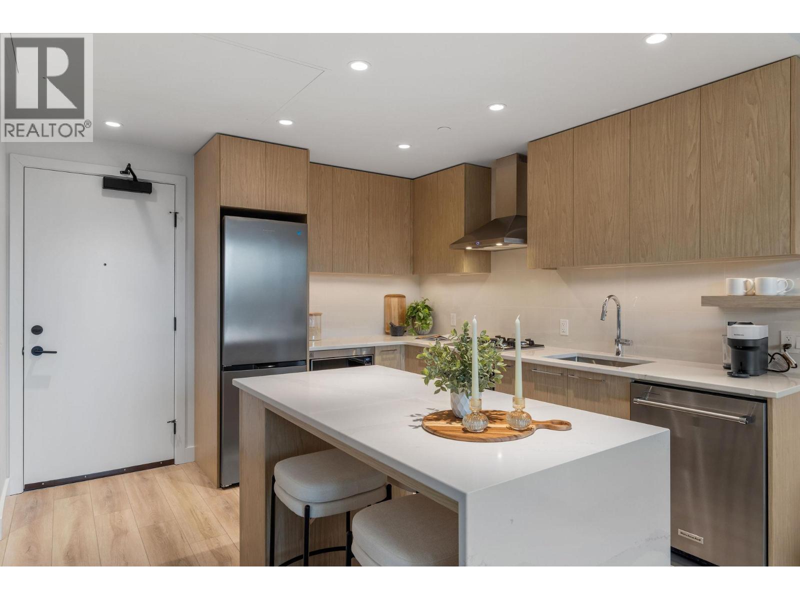 #206 3051 Abbott Street - 2