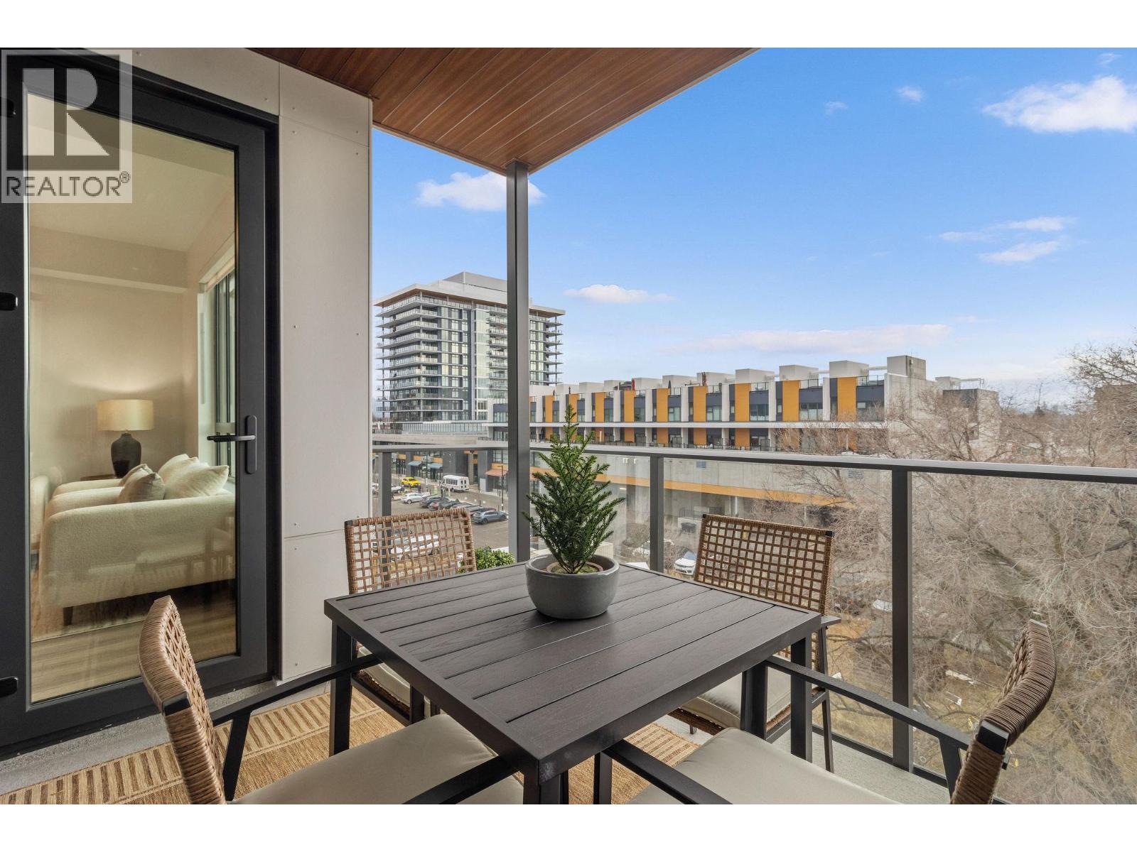 #206 3051 Abbott Street - 12