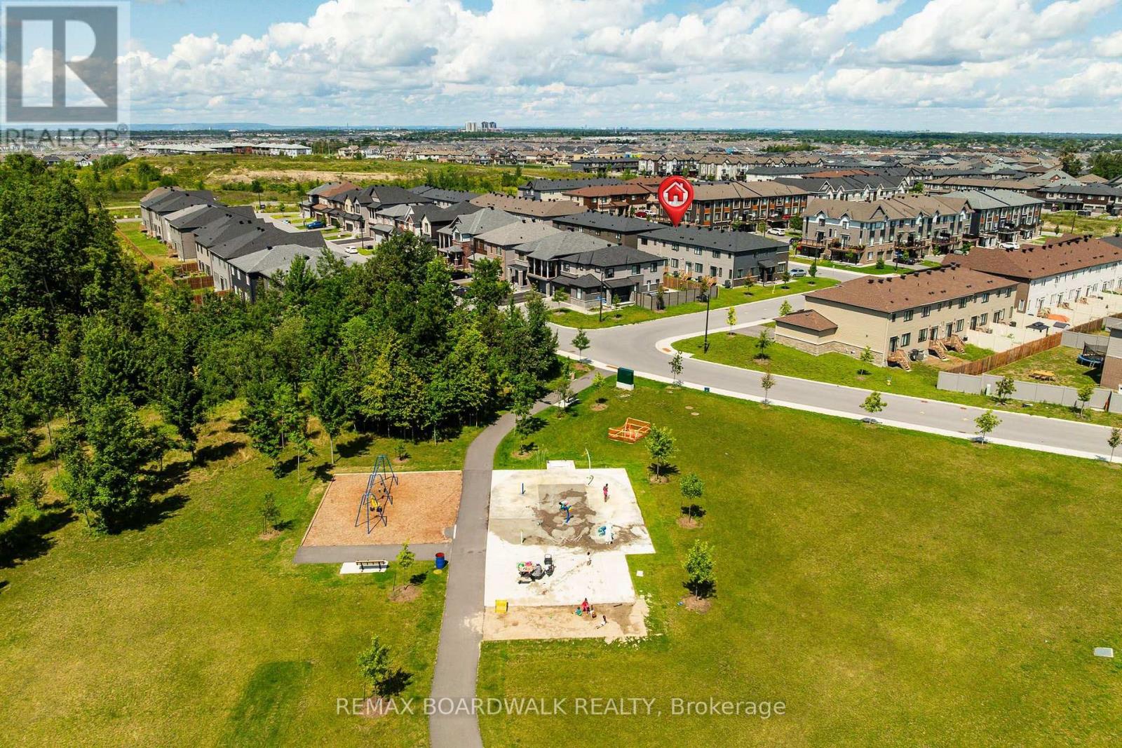 Walking Distance to Pointe Park w/Splash Pad
