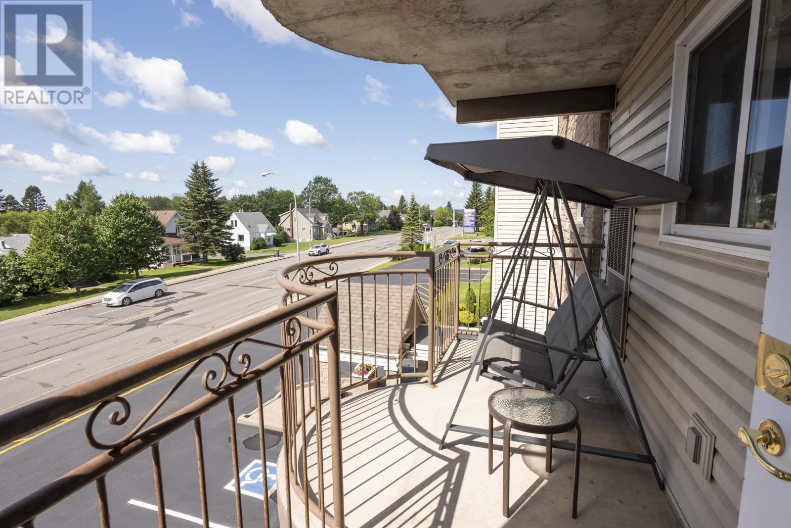 208-620 RED RIVER RD - Image 31