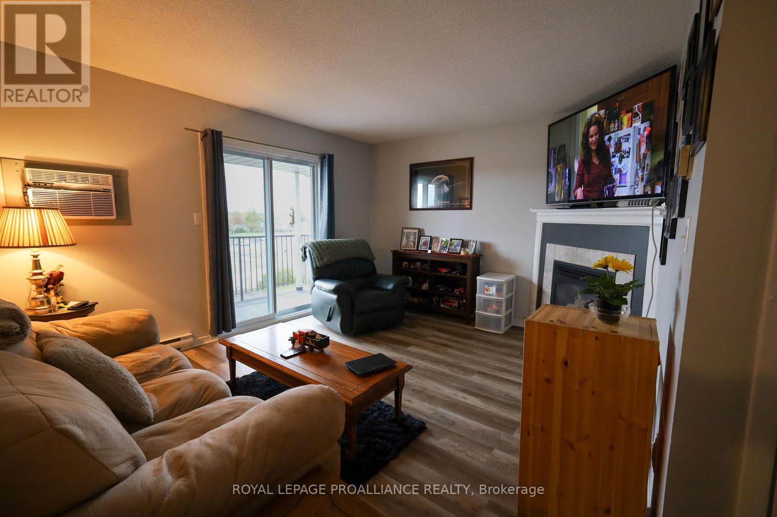 60 WALLBRIDGE CRESCENT - 34