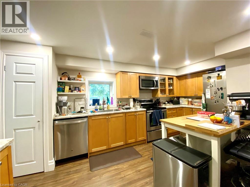 358 DUNDAS Street E - 11