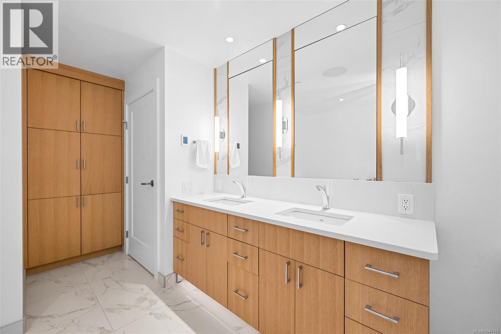 103 5388 Hill Rise Terr, Saanich